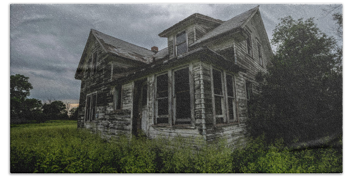 Birds Clouds House Summer Alone Usa 500px Top Abandoned Sad Huron Storm Decay Rural Creepy Forgotten Dead Apocalypse Weeds Quiet Scary South Dakota Abandoned House Freaky Vacant Uninhabited Left Behind Middle Of Nowhere Forgotten Series What Once Was Beach Sheet featuring the photograph Forgotten #2 by Aaron J Groen