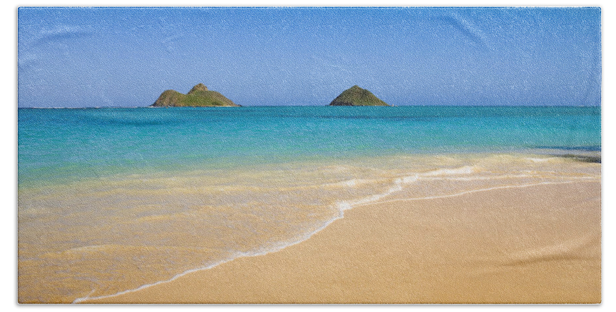 Aqua Beach Towel featuring the photograph Lanikai, Mokulua Islands #2 by Tomas del Amo - Printscapes