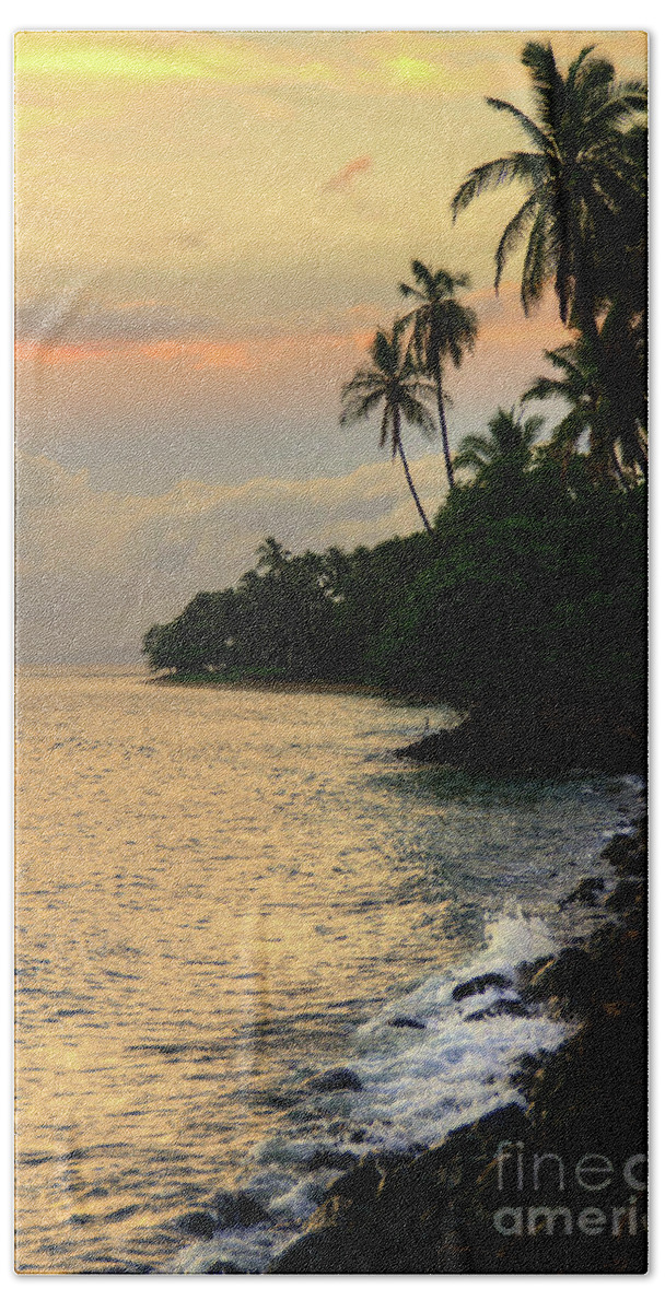 Lahaina Beach Sheet featuring the photograph Lahaina Sunset #3 by Kelly Wade