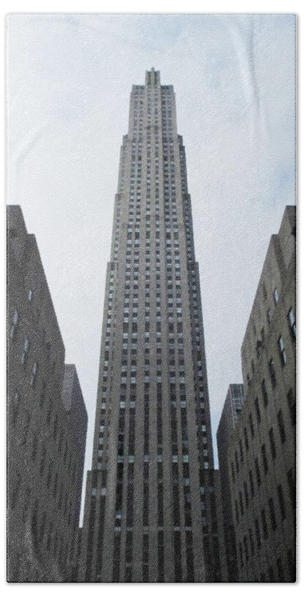 30 Rockefeller Center Beach Towel featuring the photograph 30 Rockefeller Center by Christopher J Kirby