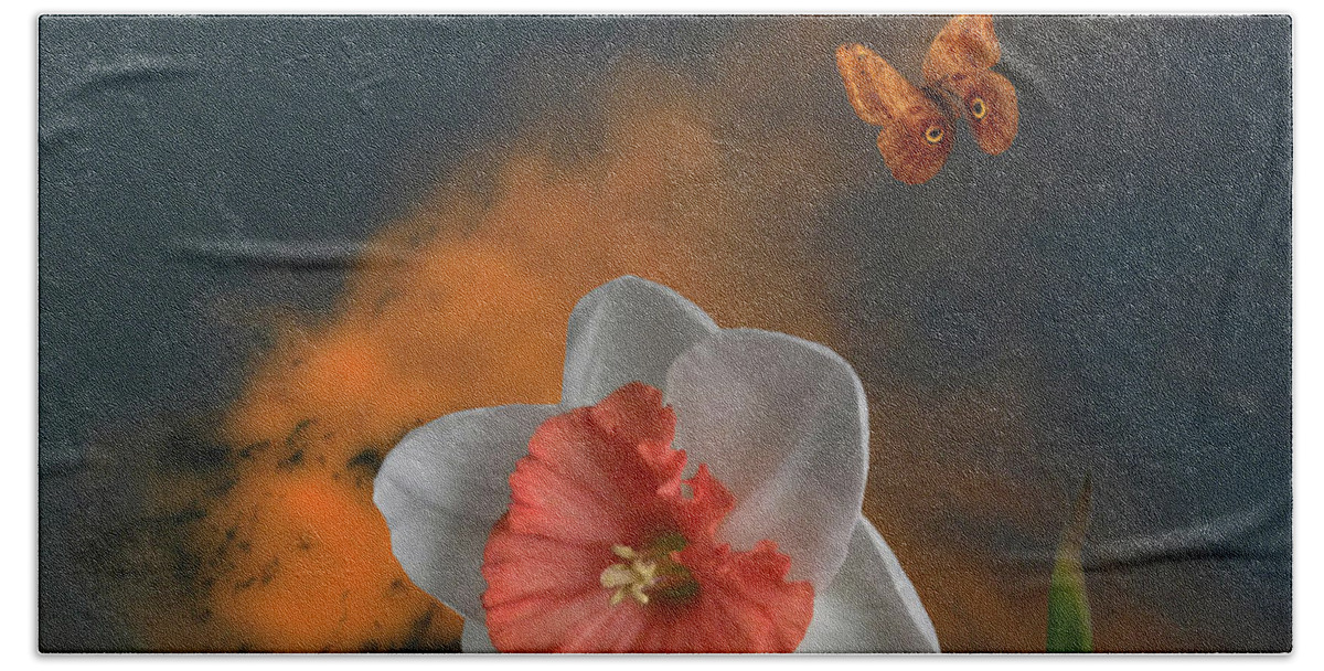 Flower Beach Towel featuring the photograph 4413 by Peter Holme III