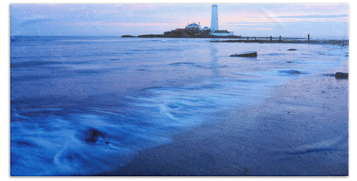 Whitley Beach Towel featuring the photograph Saint Mary's Lighthouse at Whitley Bay #9 by Ian Middleton