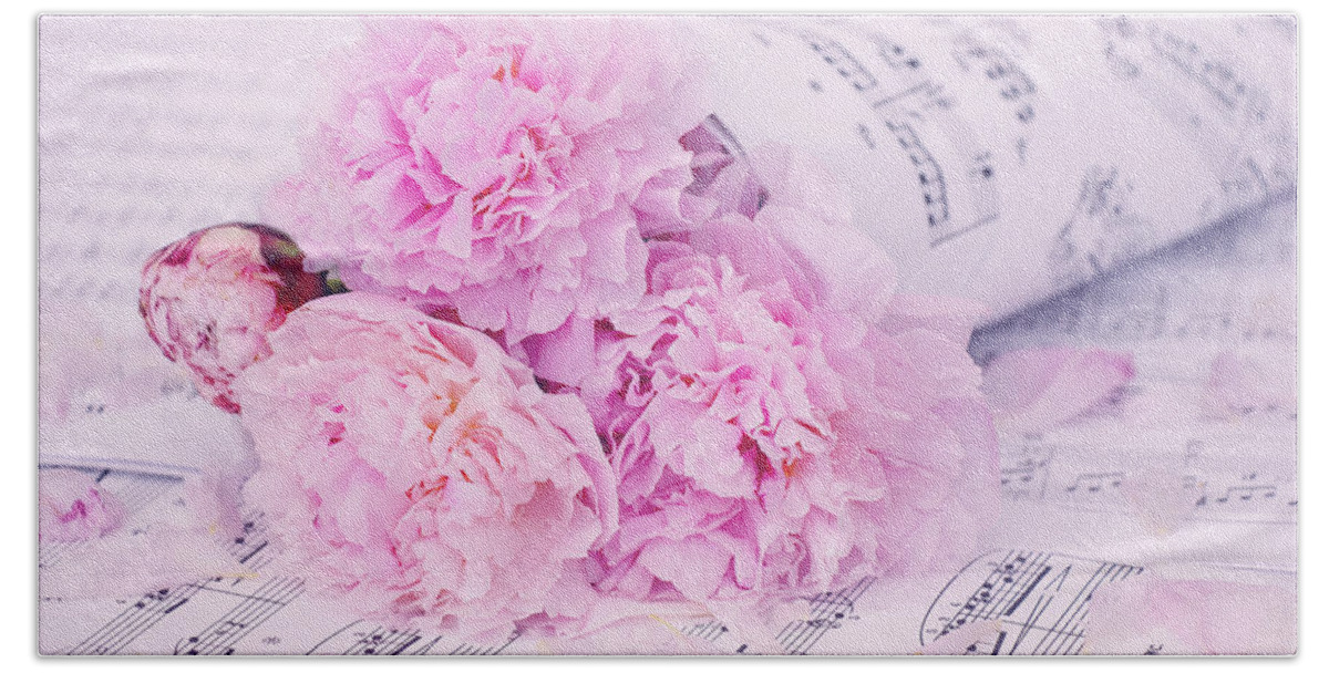 Peony Beach Towel featuring the photograph A Cappella by Iryna Goodall