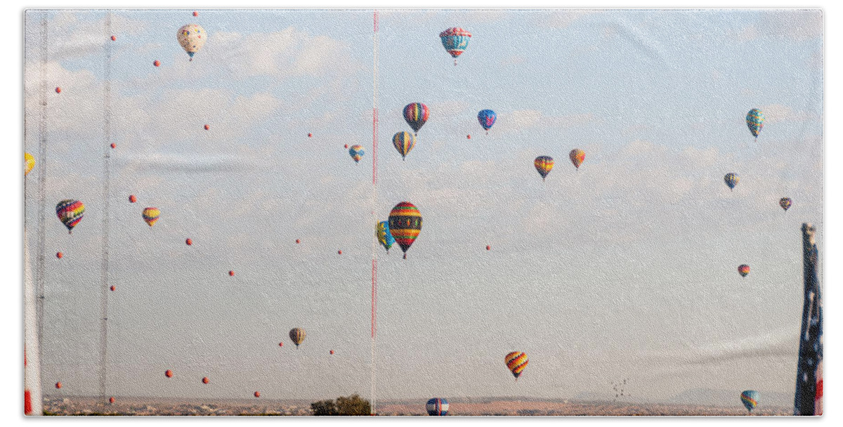 Hot Air Balloons Beach Towel featuring the photograph The Great Accent by Charles McCleanon