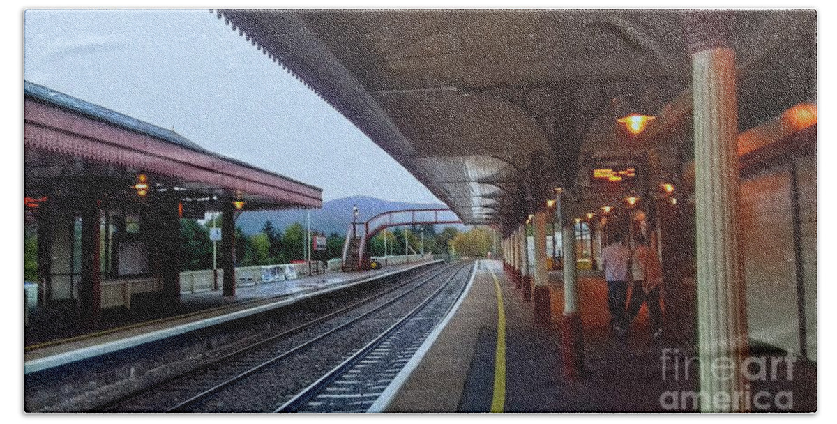 Aviemore Beach Towel featuring the photograph Aviemore Station by Joan-Violet Stretch