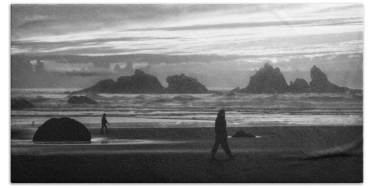 Beach Beach Sheet featuring the photograph Bandon Beachcombers by Steven Clark