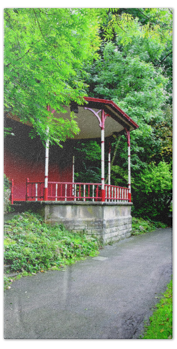 Europe Beach Towel featuring the photograph Bandstand on Lover's Walk, Matlock Bath by Rod Johnson