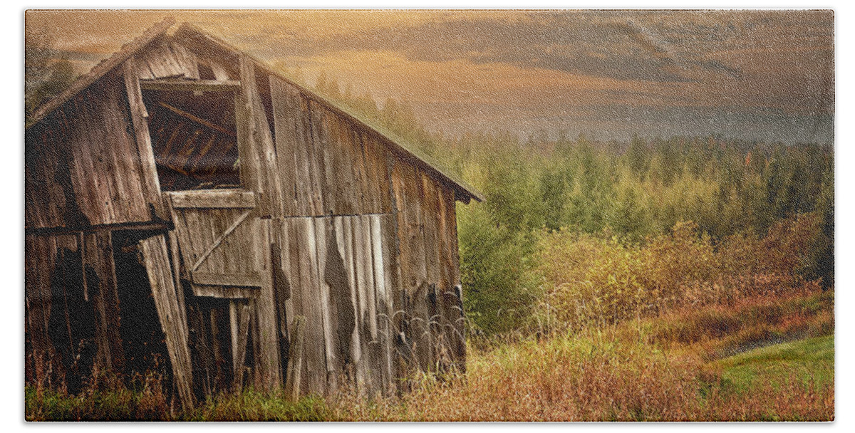 Old Barn Print Beach Towel featuring the photograph Barn at Sunset Print by Gwen Gibson