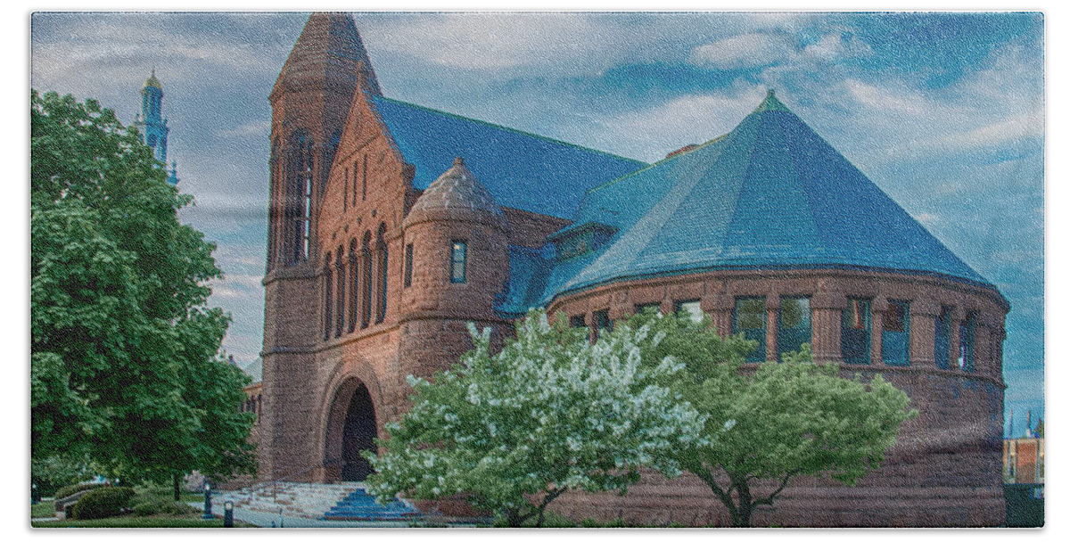 Billings Library Beach Towel featuring the photograph Billings Library at UVM by Guy Whiteley
