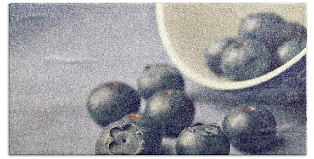 Blueberries Beach Towel featuring the photograph Bowl of Blueberries by Lyn Randle