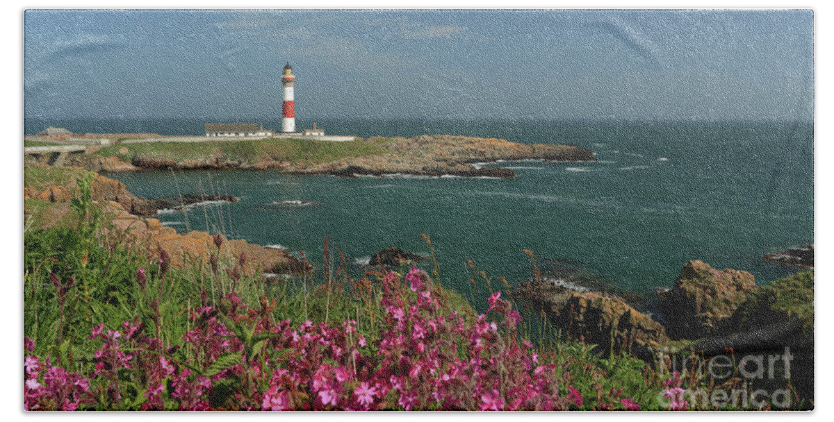 Boddam Lighthouse Beach Sheet featuring the photograph Buchan Ness Lighthouse and Spring flowers by Maria Gaellman