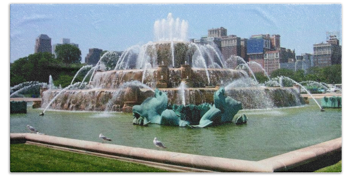 Chicago Beach Sheet featuring the photograph Buckingham Fountain by Anita Burgermeister