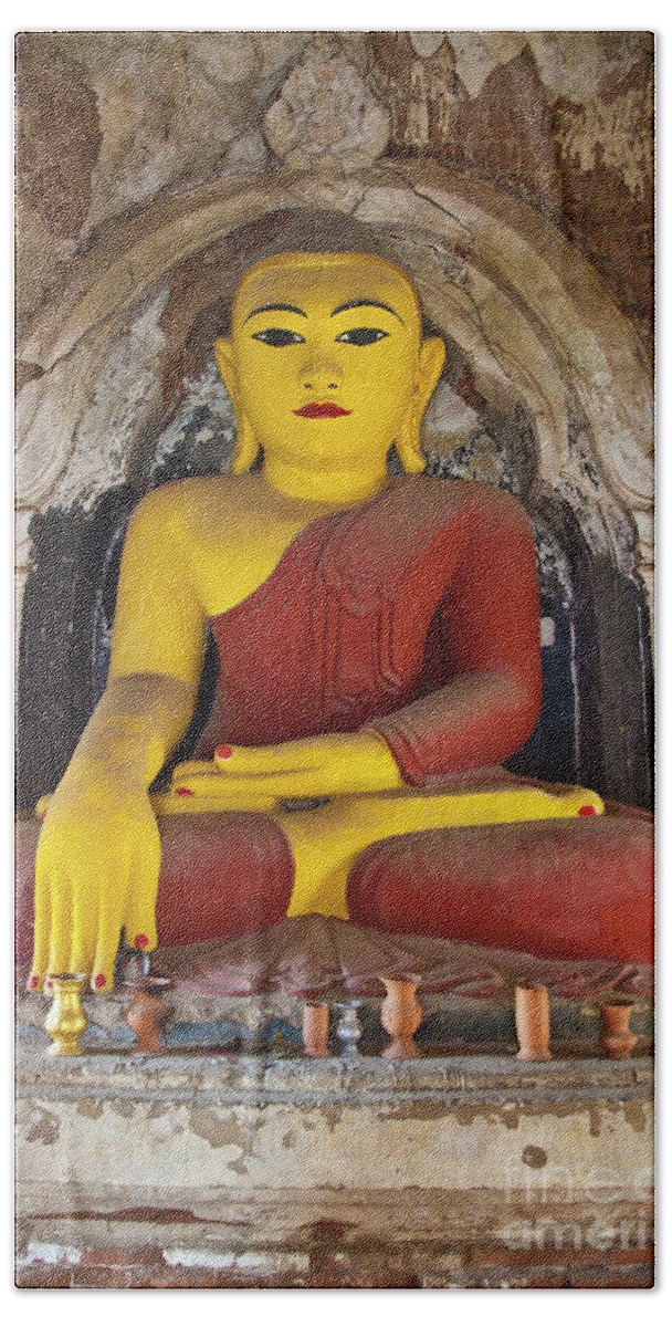 Temple Beach Sheet featuring the photograph Burma_d1150 by Craig Lovell