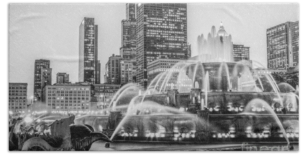2012 Beach Towel featuring the photograph Chicago Buckingham Fountain Black and White Photo by Paul Velgos