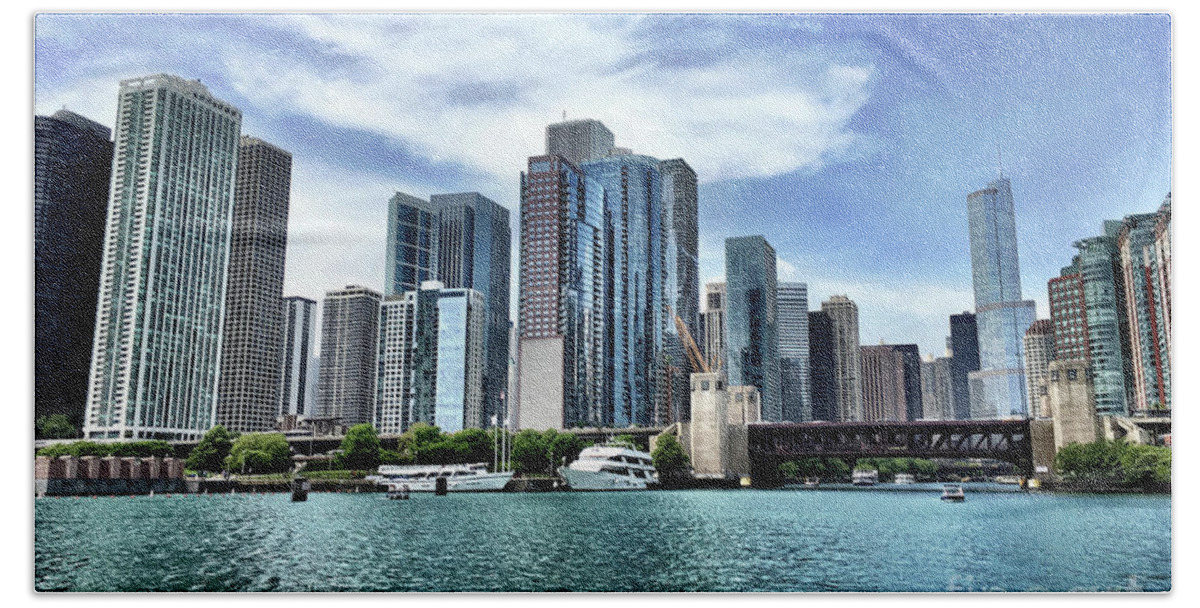 Chicago Beach Towel featuring the photograph Chicago River Skyline by Veronica Batterson
