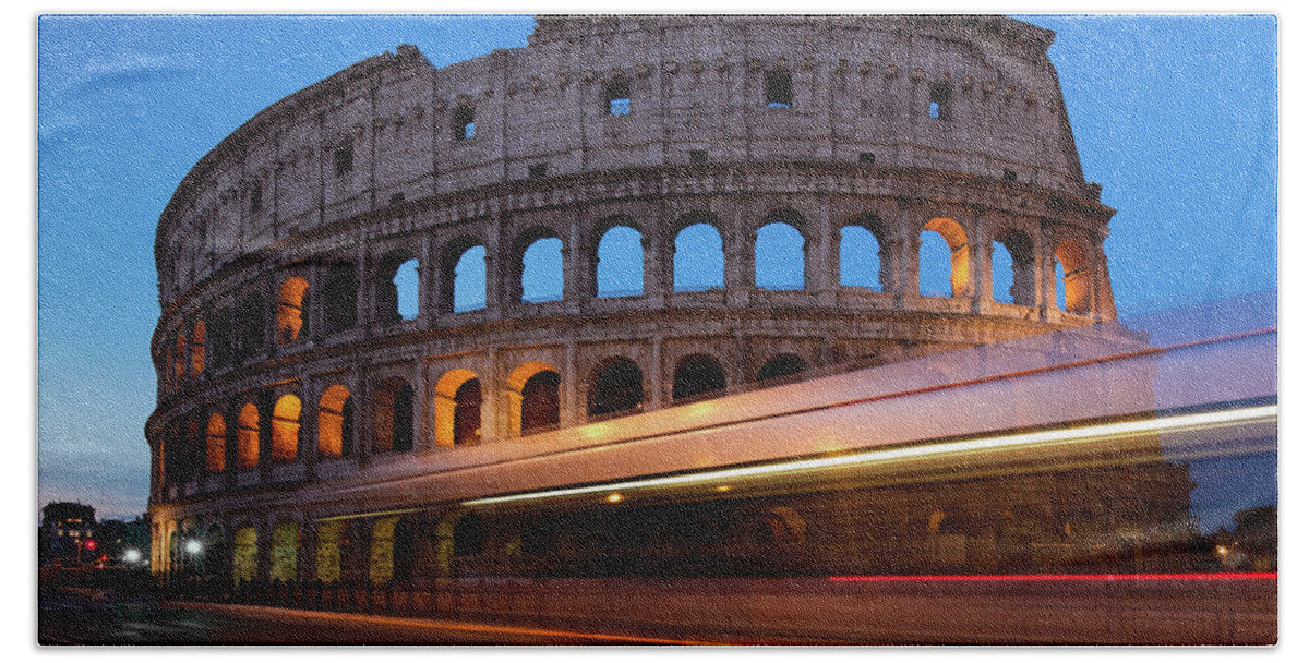Colosseum Beach Towel featuring the photograph Colosseum Rush by Rob Davies