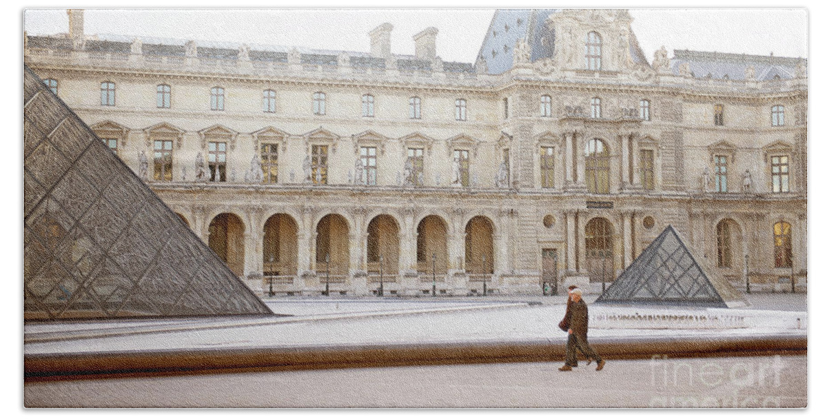 Paris Travel Photograph Beach Towel featuring the photograph Couple strolling at Louvre museum by Ivy Ho