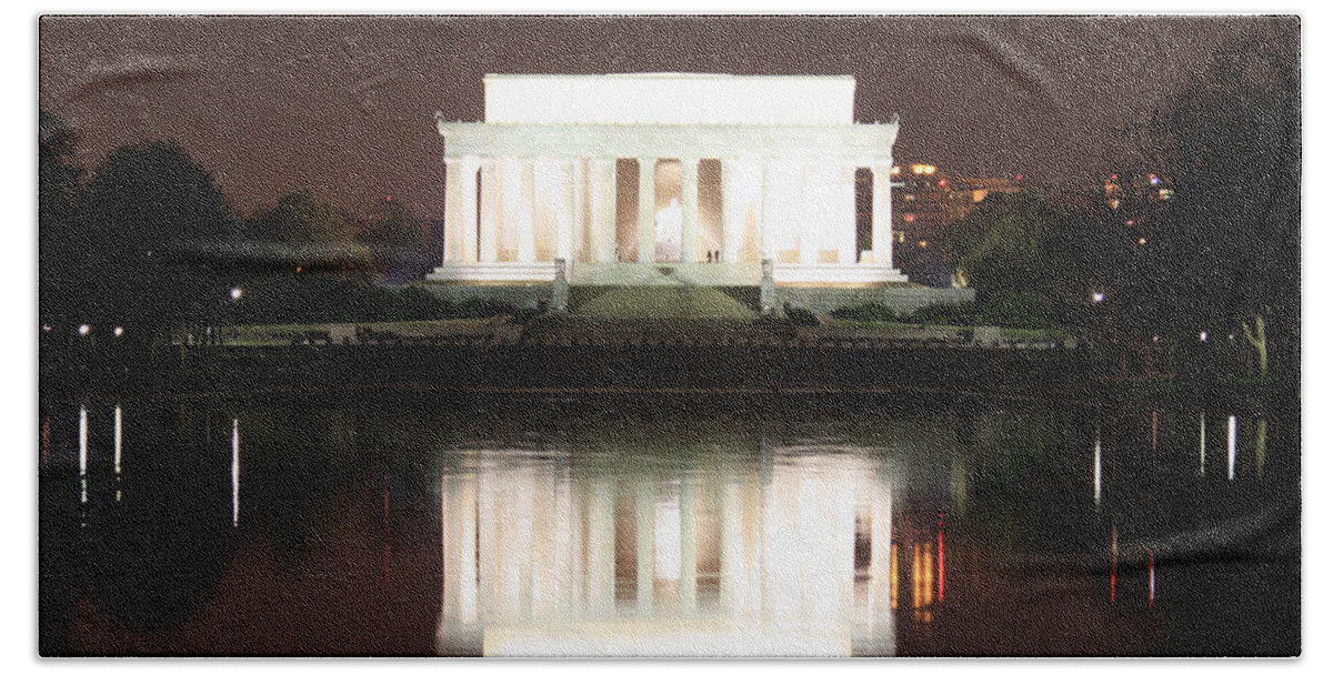 Early Beach Towel featuring the photograph Early Washington Mornings - Lincoln Reflecting by Ronald Reid