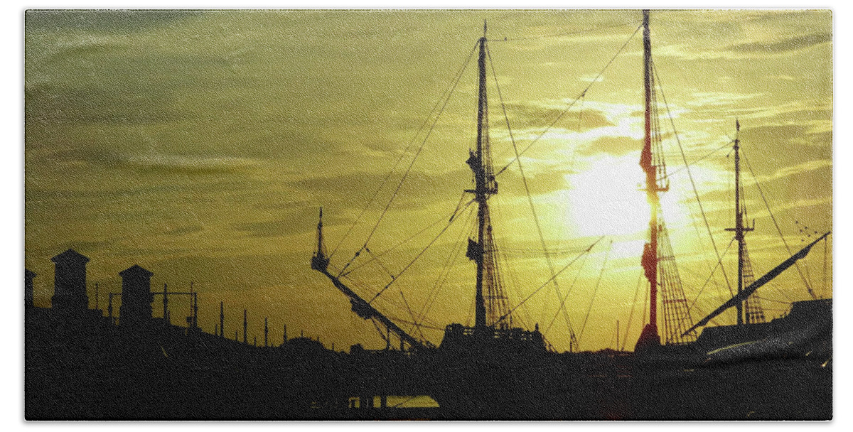 Sunrise Beach Towel featuring the photograph El Galeon At The Bridge of Lions Sunrise by D Hackett
