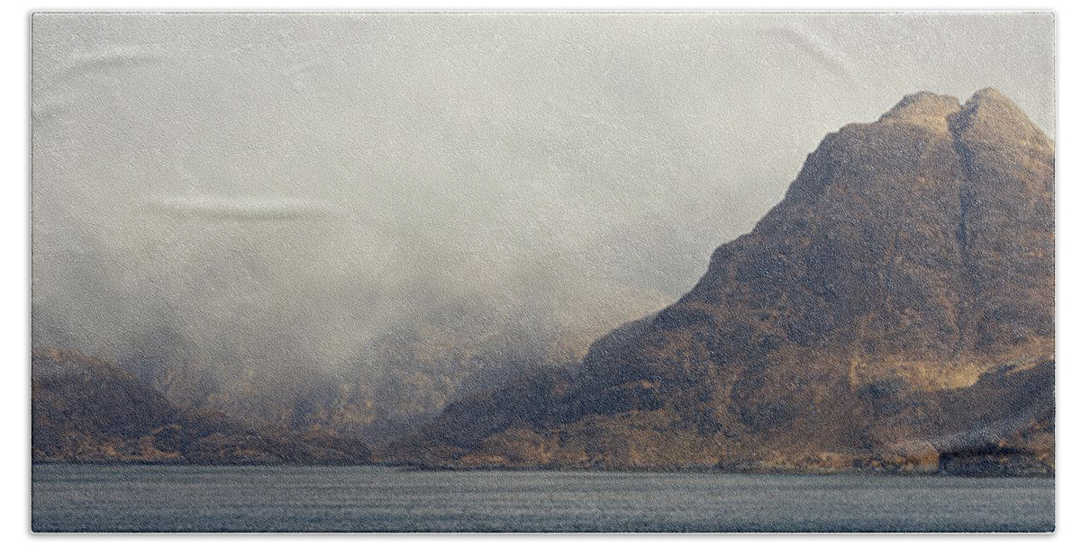 Sgurr Na Stri Beach Towel featuring the photograph Elgol 16x5 Panorama by Stephen Taylor