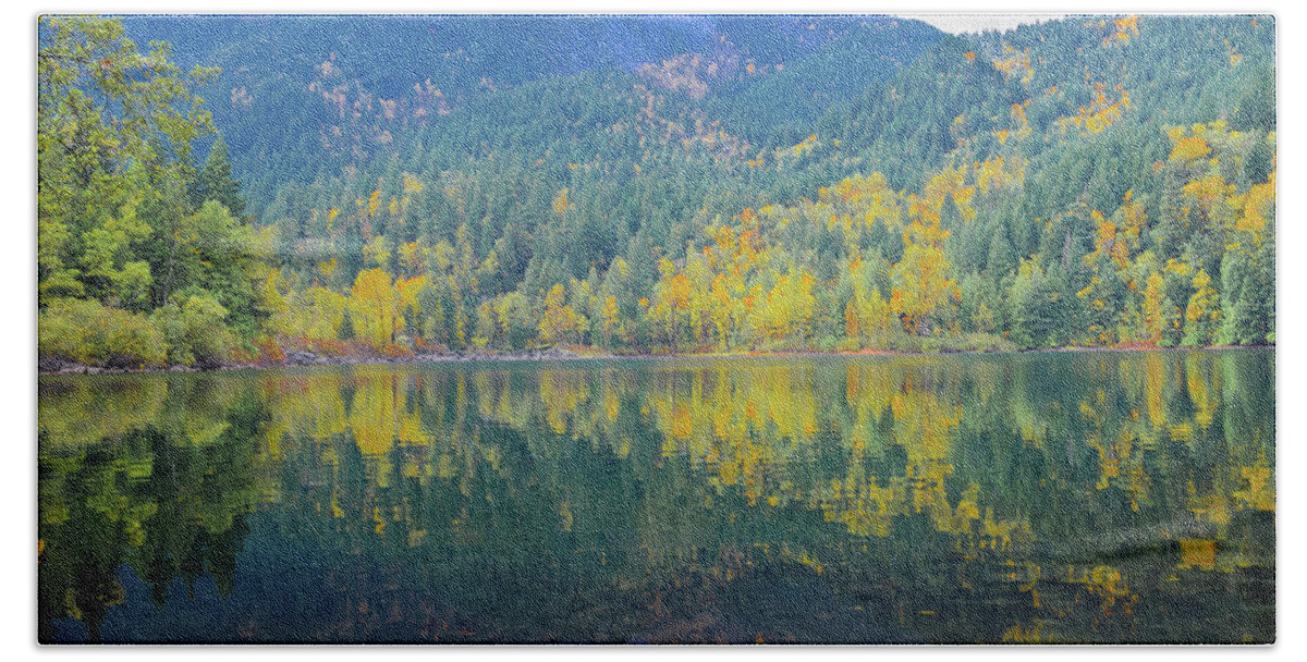 Fall Beach Towel featuring the photograph Fall at the lake by David Lee