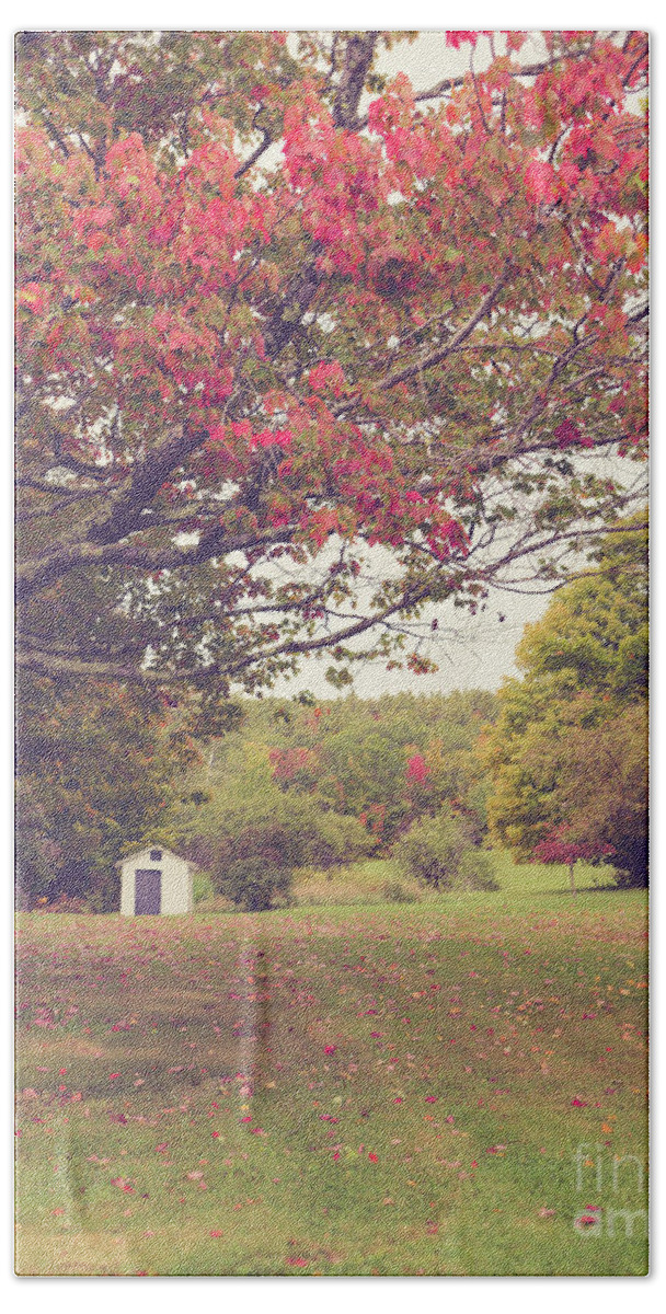 New Hamphire Beach Sheet featuring the photograph Fall Foliage and Old New England Shed by Edward Fielding