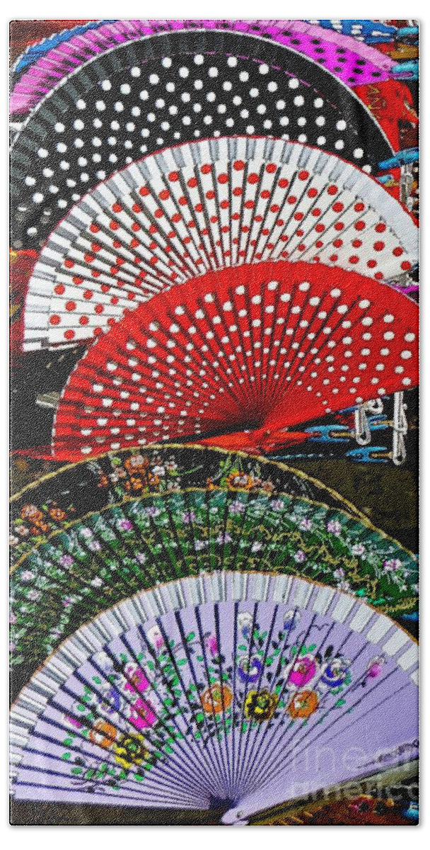 Abstract Beach Sheet featuring the photograph FAN-tastic by Sue Melvin