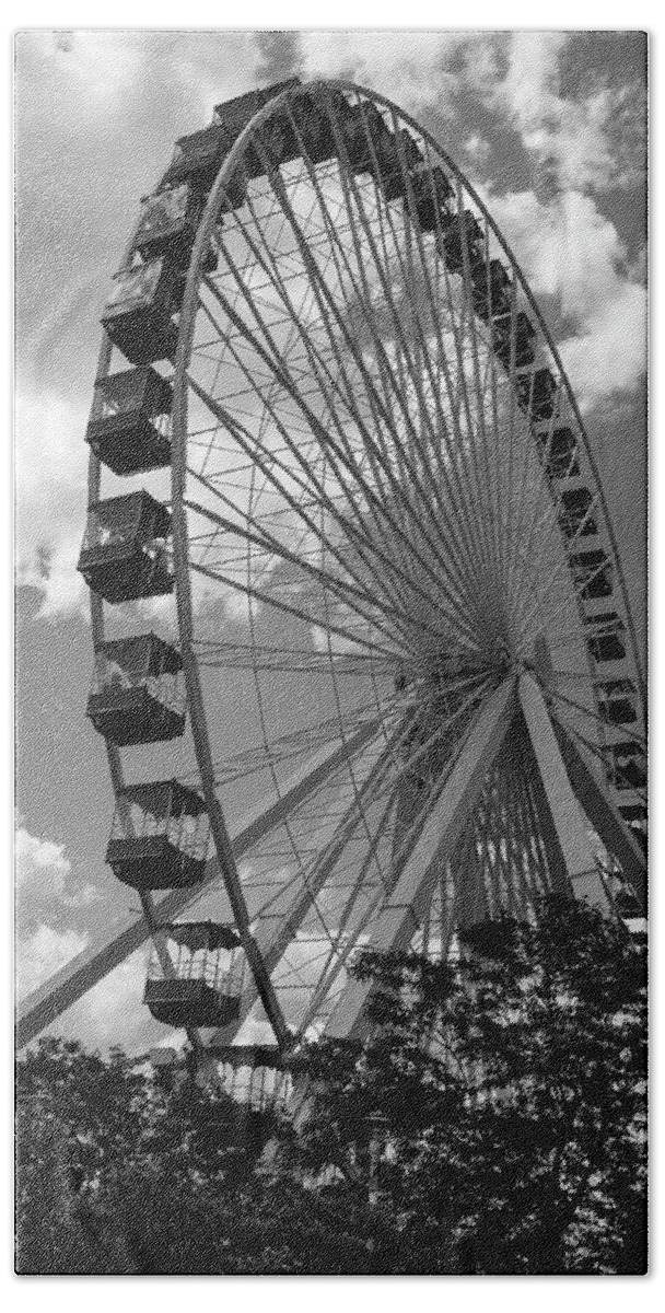 Chicago Beach Towel featuring the photograph Ferris Wheel - Navy Pier by John Roach