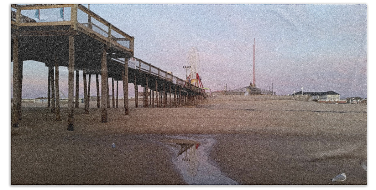 Oc Fishing Pier Beach Sheet featuring the photograph Ferris Wheel Reflection at Dawn by Robert Banach