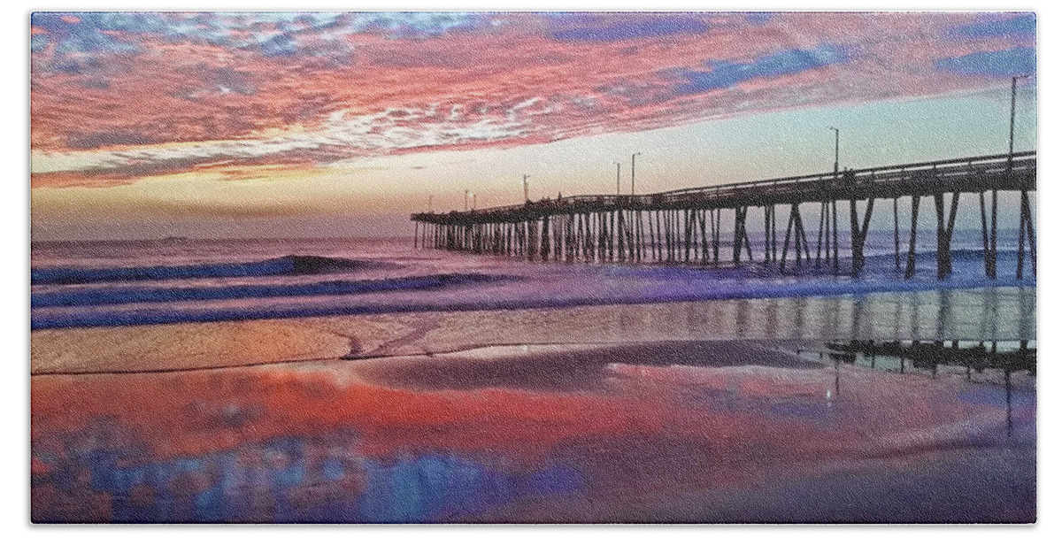 Sunrise Beach Sheet featuring the photograph Fishing Pier Sunrise by Suzanne Stout