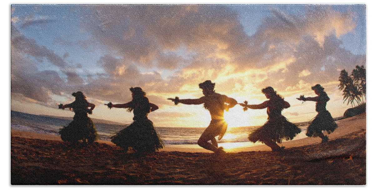 Hawaii Beach Towel featuring the photograph Five Hula Dancers On The Beach by David Olsen