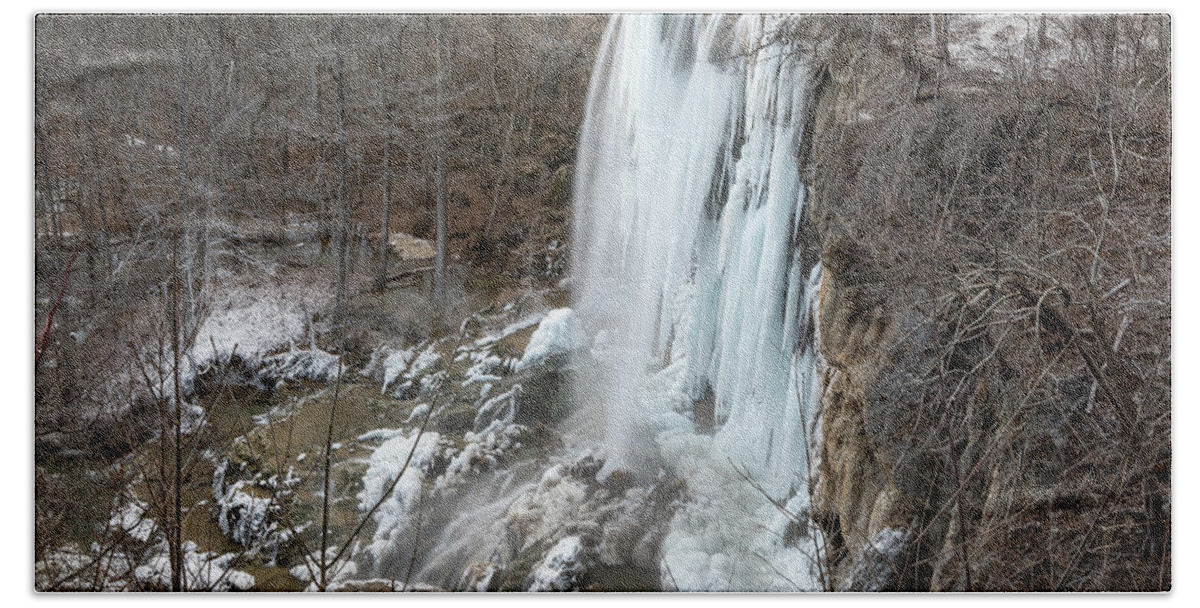 Falling Springs Falls Beach Towel featuring the photograph Frozen Falling Springs by Chris Berrier