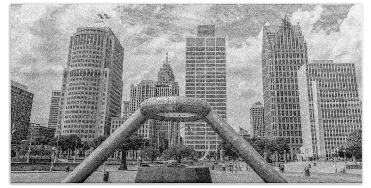 City Of Detroit. Motor City Beach Sheet featuring the photograph Hart Plaza In Detroit by John McGraw