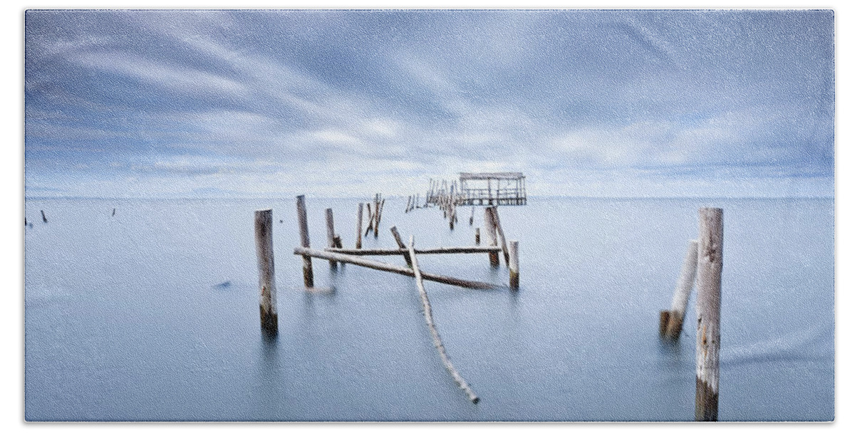 Pier Beach Sheet featuring the photograph Horizon by Jorge Maia
