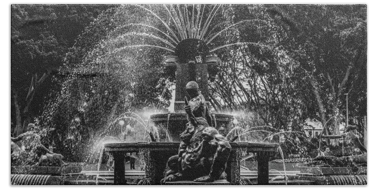 Sydney In Black And White Series By Lexa Harpell Beach Towel featuring the photograph Hyde Park Fountain by Lexa Harpell