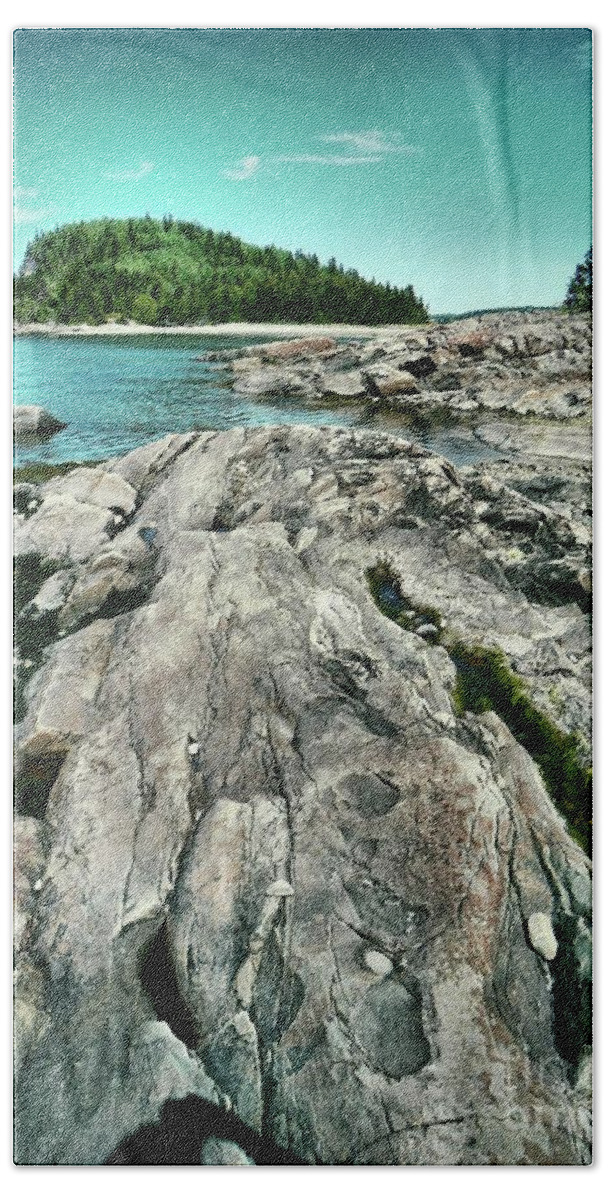 Rocks Beach Sheet featuring the photograph It Rocks by Aimelle Ml