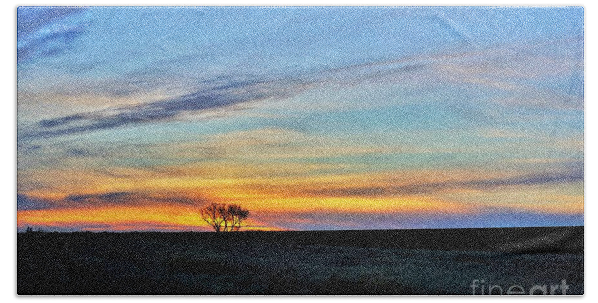 Tree Beach Towel featuring the photograph Kansas sunrise1 by Merle Grenz