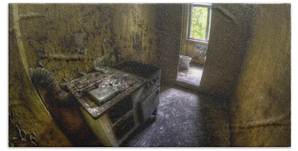 Abandoned Beach Towel featuring the photograph Kitchen with a loo by Nathan Wright