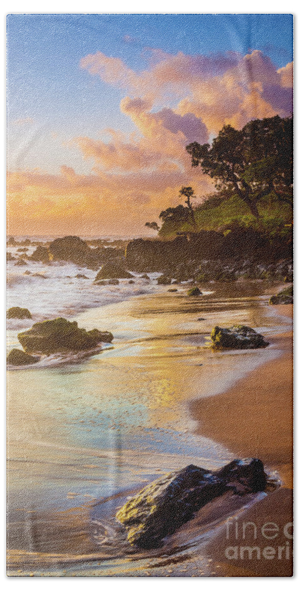 America Beach Towel featuring the photograph Koki Beach Sunrise by Inge Johnsson