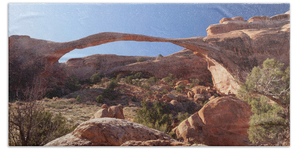 Arches National Park Beach Towel featuring the photograph Landscape Arch by Alan Vance Ley