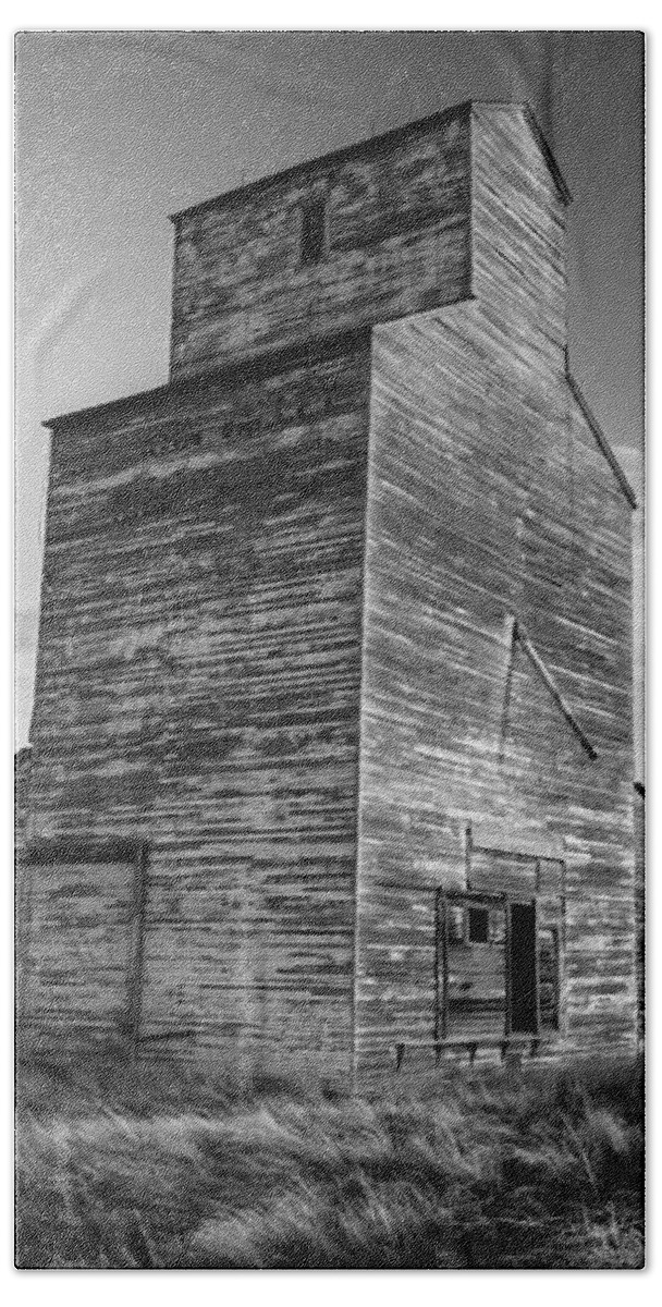 Grain Elevator Beach Towel featuring the photograph Last Light at Laredo by Todd Klassy
