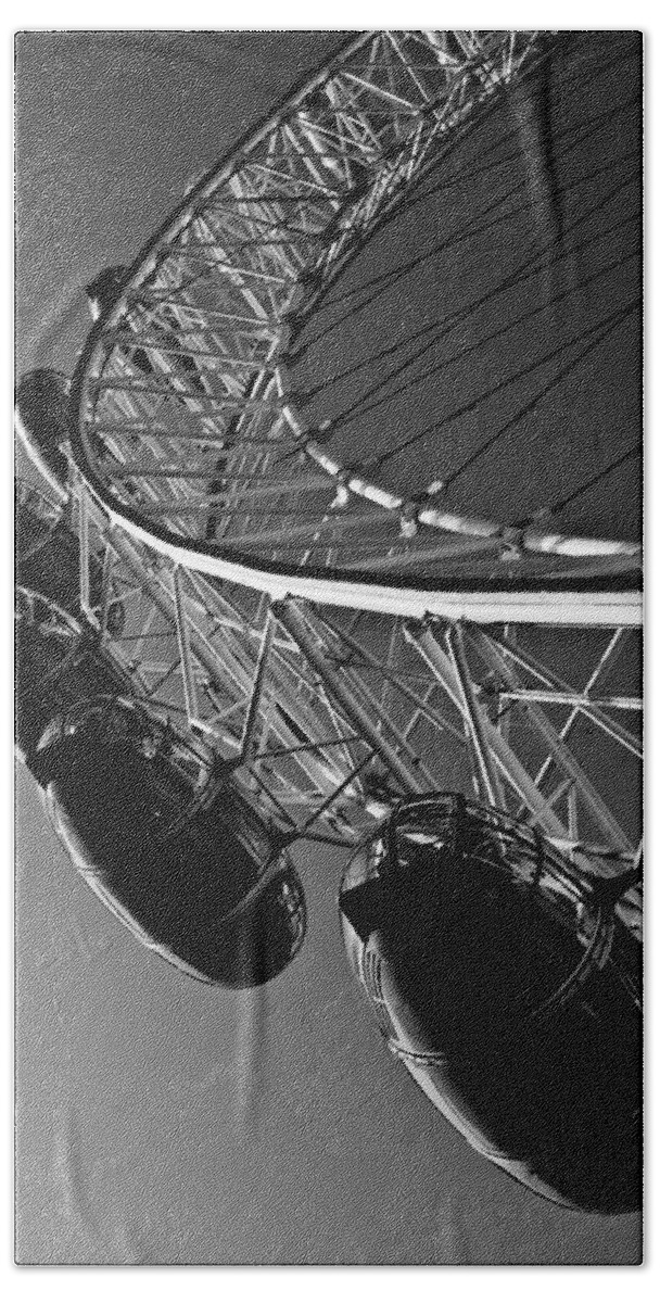 London Beach Sheet featuring the photograph London Eye by David Pyatt