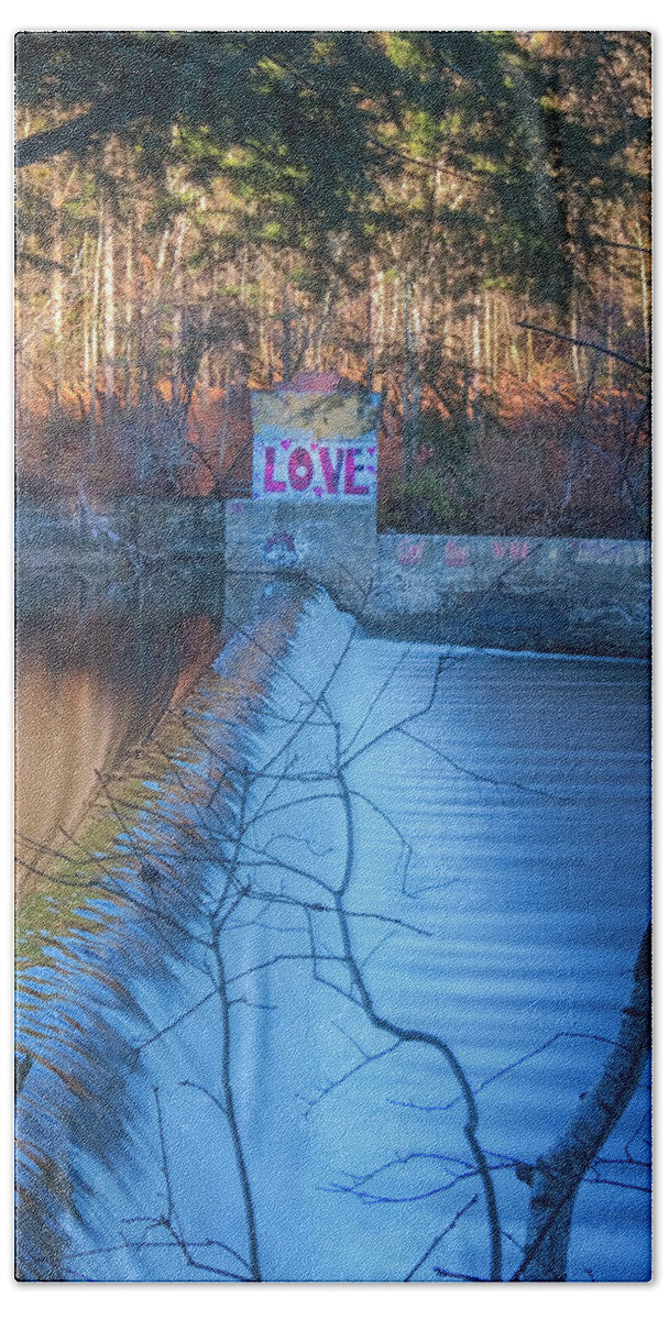 Canton Connecticut Beach Towel featuring the photograph Love On The River by Tom Singleton