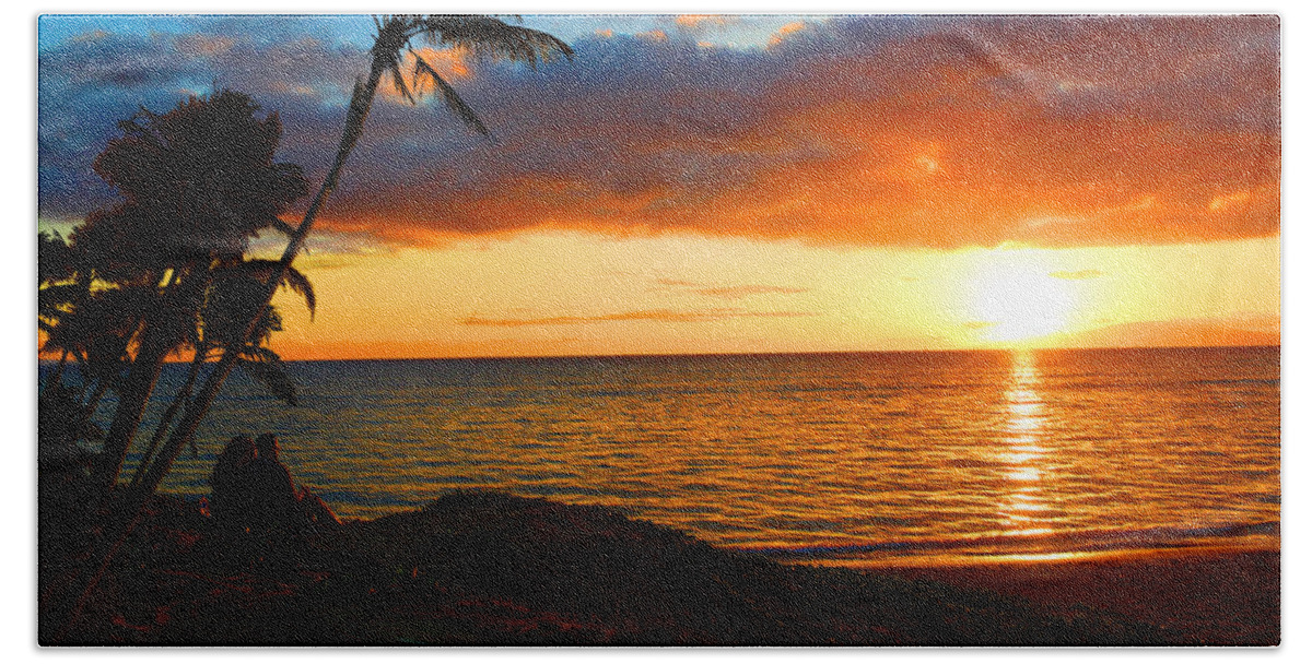 Maui Beach Towel featuring the photograph Lovers Paradise by Michael Rucker