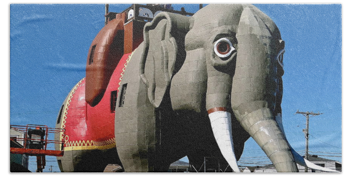 Lucy Beach Towel featuring the photograph Lucy The Elephant by Ira Shander