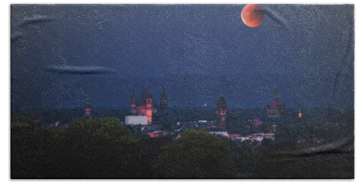 Worms Beach Towel featuring the photograph Lunar Eclipse, July 2018 by Marc Braner