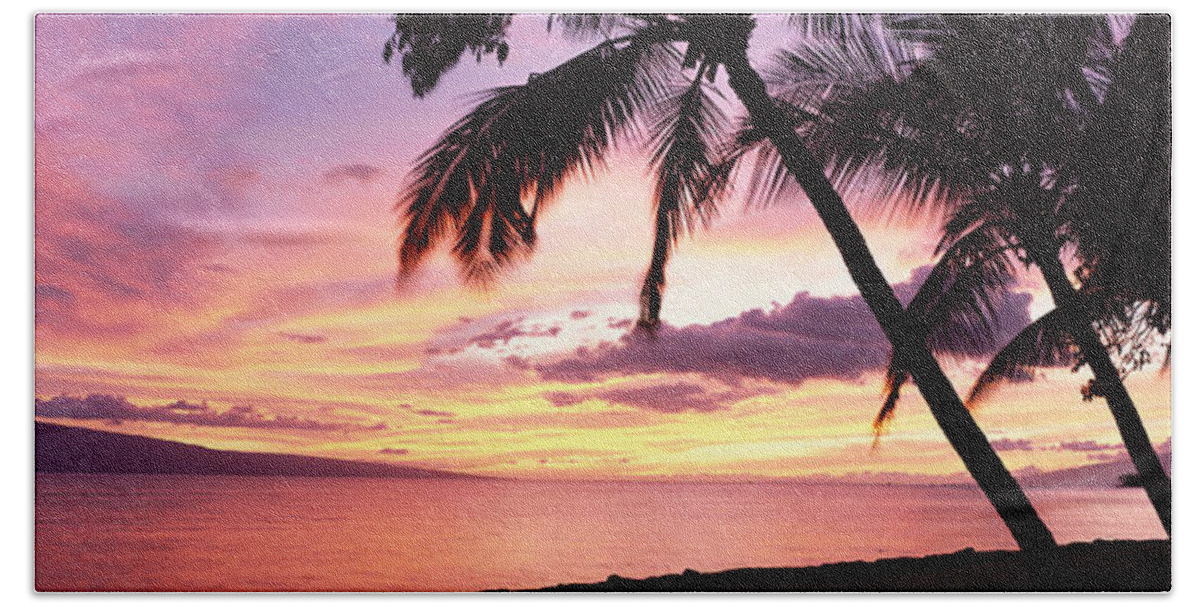 A47d Beach Towel featuring the photograph Maui Palms Sunset by Bill Schildge - Printscapes