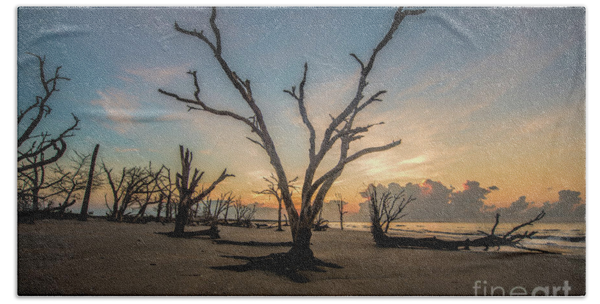 Sunrise Beach Sheet featuring the photograph Morning Glory by Robert Loe