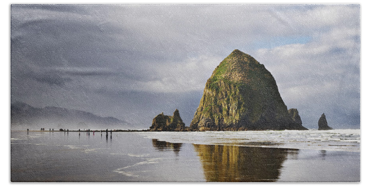 Rock Beach Towel featuring the photograph Morning Stroll by John Christopher