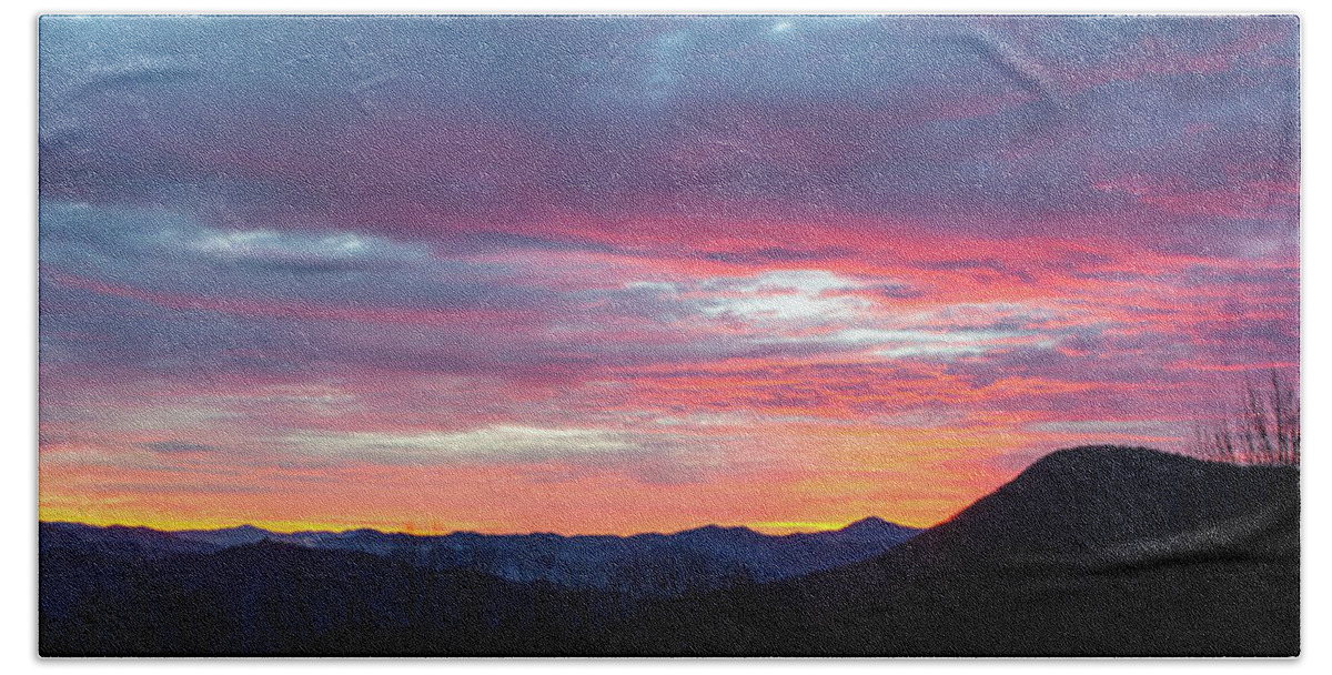 Sunrise Beach Towel featuring the photograph New Year Dawn - 2016 December 31 by D K Wall